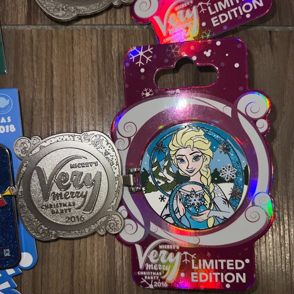Disney Limited Edition Pin Set - Picture 12 of 14